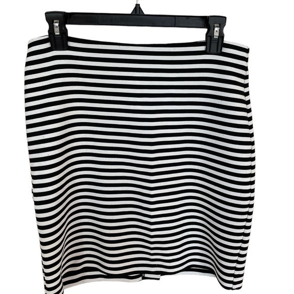 LOFT Dresses & Skirts - Loft outlet stretch classic black and white striped flirty preppy  skirt size 4